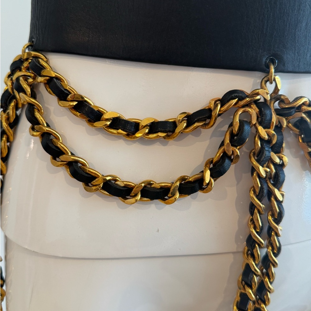 1993 Chanel Leather Belt with Charm Black Golden - Picture 3 of 10